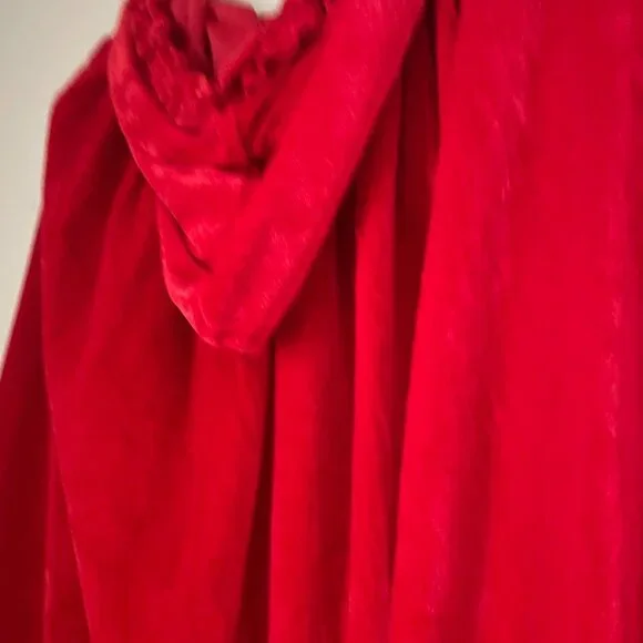 Red Riding Hood Velvet Cape - Picture 4 of 5
